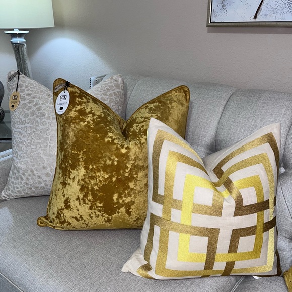 1-NET CALLISTO HOME VELVET DECORATIVE PILLOWS (Read description for details)